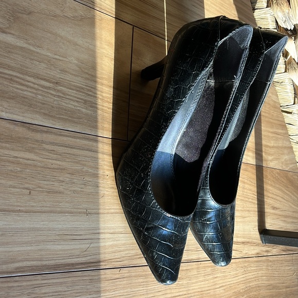 Life Stride EUC SZ 7.5 Heels 3” Croc Embossed Rubber Non Slip Cushion Insoles - Picture 3 of 8